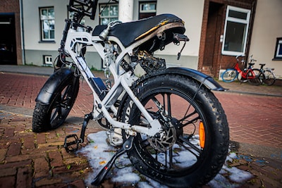 Fatbike vliegt plots in brand in Den Bosch, vandalisme niet uitgesloten
