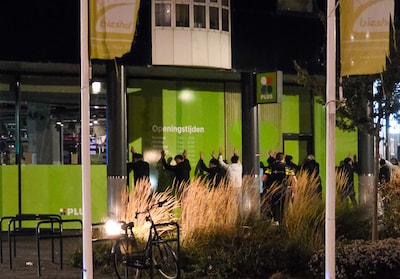 Politie moet optreden na onrust en ruzies onder groep jongeren bij winkelcentrum Bieshof