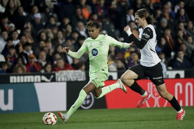 Feyenoord heeft opvolger Dávid Hancko op het oog: boomlange Spaanse verdediger van Valencia