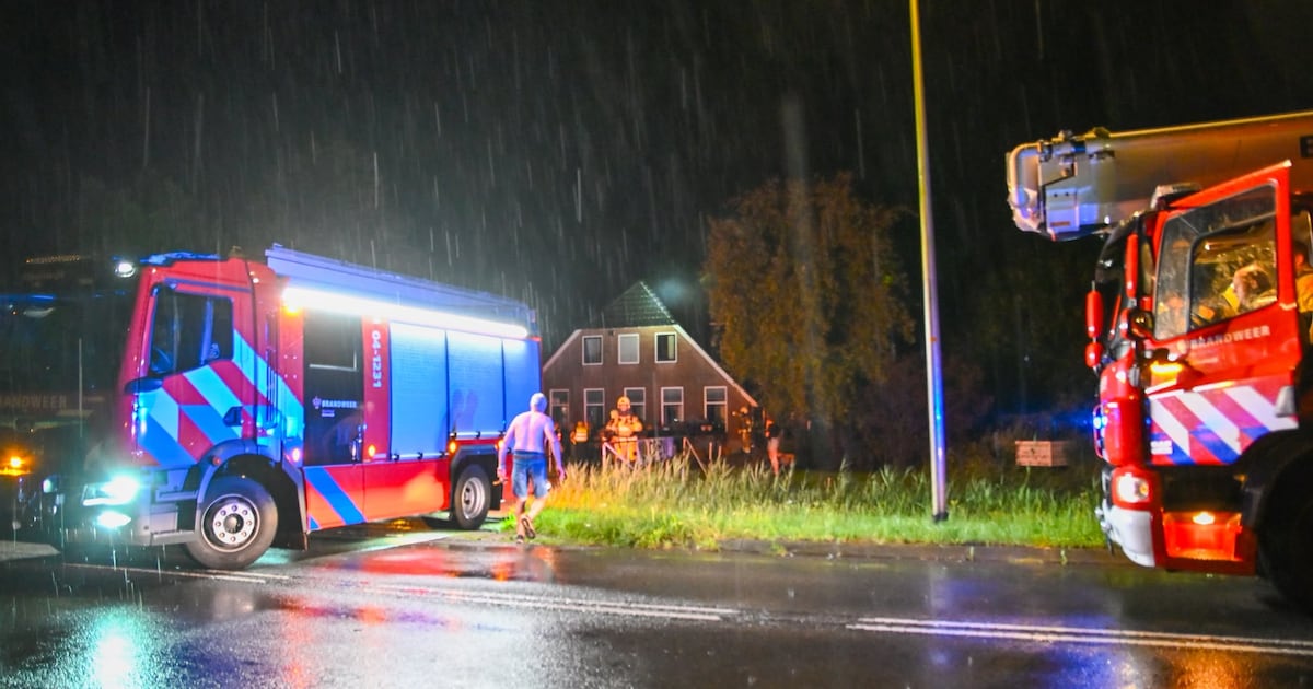 Meerdere brandweerwagens ingezet voor woningbrand in Eesveen