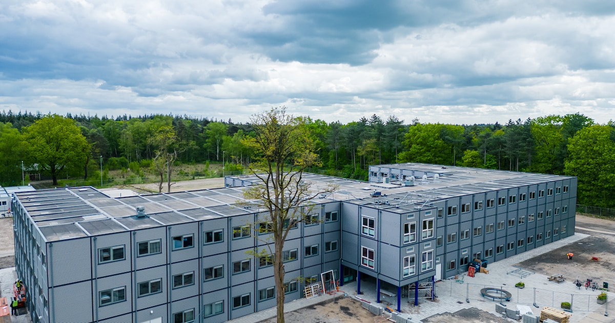 Soest ontstemd over mogelijk langer open blijven azc Kamp van Zeist