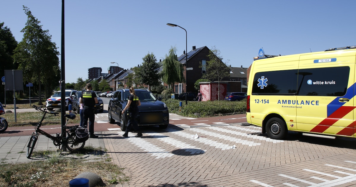Fietser gewond na botsing met auto op Laan van Archeologie in Beverwijk