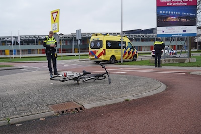 Fietser aangereden in Deventer: automobilist heeft niets door en rijdt verder