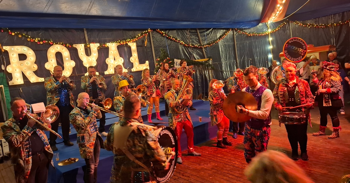 Tien bands uit heel Nederland op kapellenfeest in Dordrechtse circustent