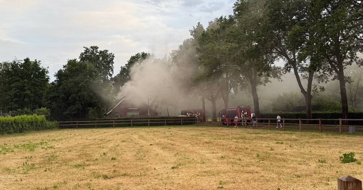 Grote brand op Bisschopstraat in Weerselo