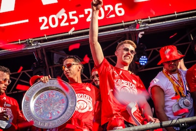 Sluiproute naar Stadhuisplein en rode rook: 5 x nagenieten van de huldiging van PSV