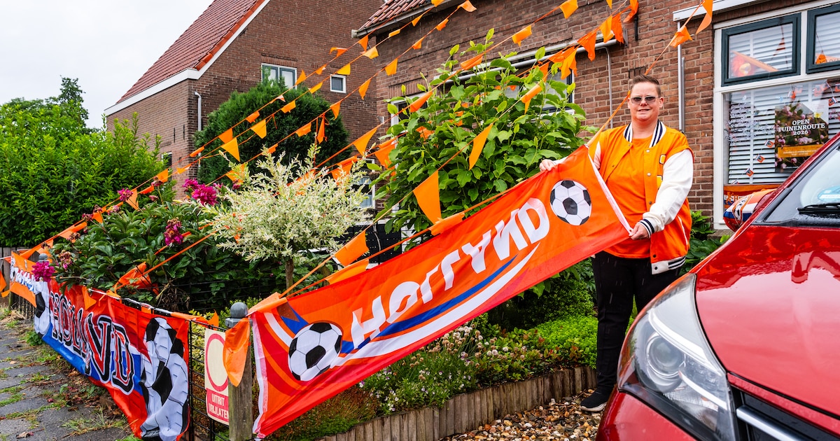 Esmeralda zet groot scherm in haar tuin voor het WK: ‘Zo brengen we de buurt weer bij elkaar’