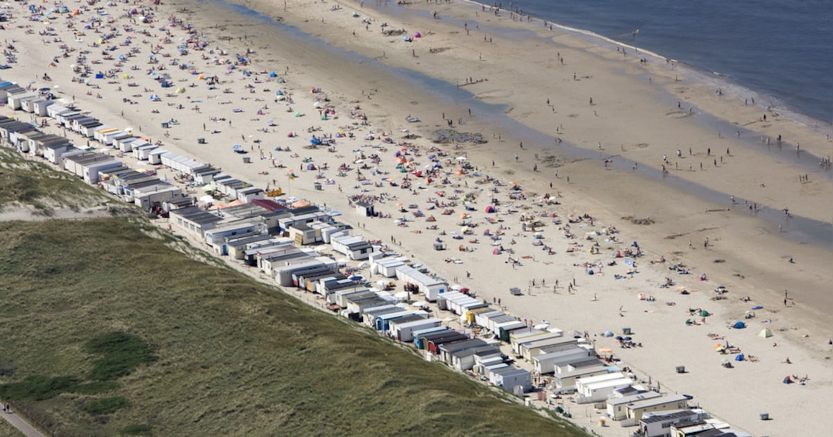 Strand Wijk aan Zee ontvangt Blauwe Vlag