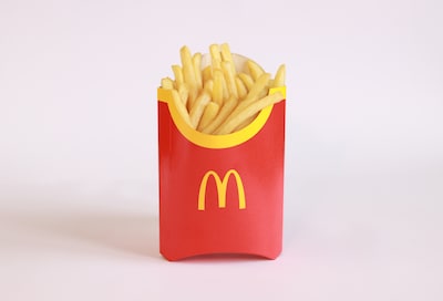 McDonald’s krijgt curieuze aanklacht aan de broek: ‘Ernstige brandwonden door te hete frietjes’