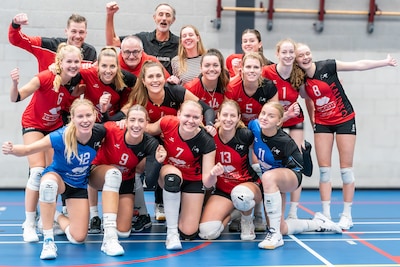 Volleybalsters Kalinko zijn dit seizoen niet te stoppen: ‘Het is mooi als we al vroeg kampioen zijn’