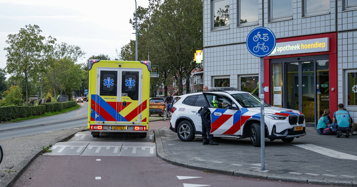 Botsing tussen fietser en auto op Hoendiep in Groningen