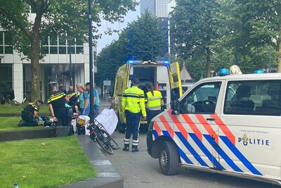 Botsing tussen scooter en aantal fietsers op Weena  in Rotterdam