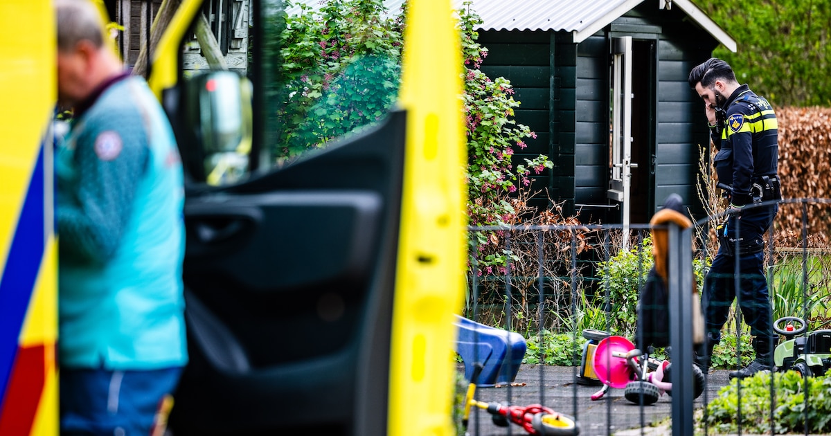 Kindje gereanimeerd en met spoed naar ziekenhuis na val in sloot, toestand nog onduidelijk
