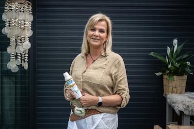 Anne (55) leeft na één wespensteek in constante angst: ‘Ik ben er echt altijd mee bezig’