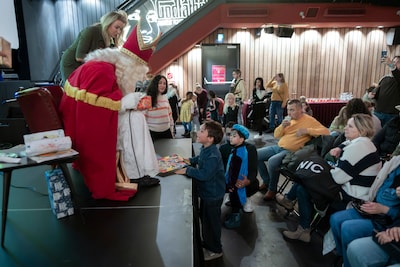 Buurtgezinnen ontmoeten elkaar bij Sinterklaas