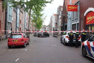 Scooter en auto botsen in Deventer, politie doet onderzoek