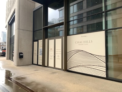 Chai, matcha, gebak en meer: binnenkort opent deze hippe koffie- en theezaak in Den Haag