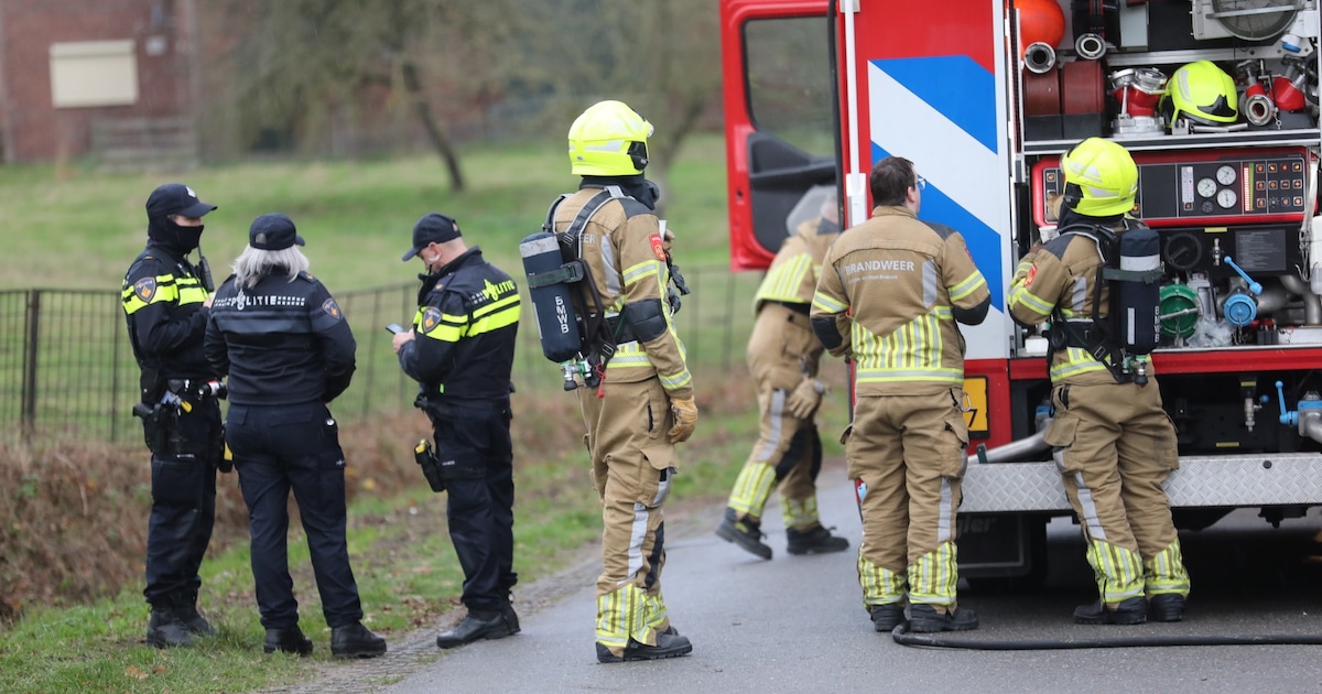 Politie en EOD doen onderzoek bij woning in Bergen op Zoom