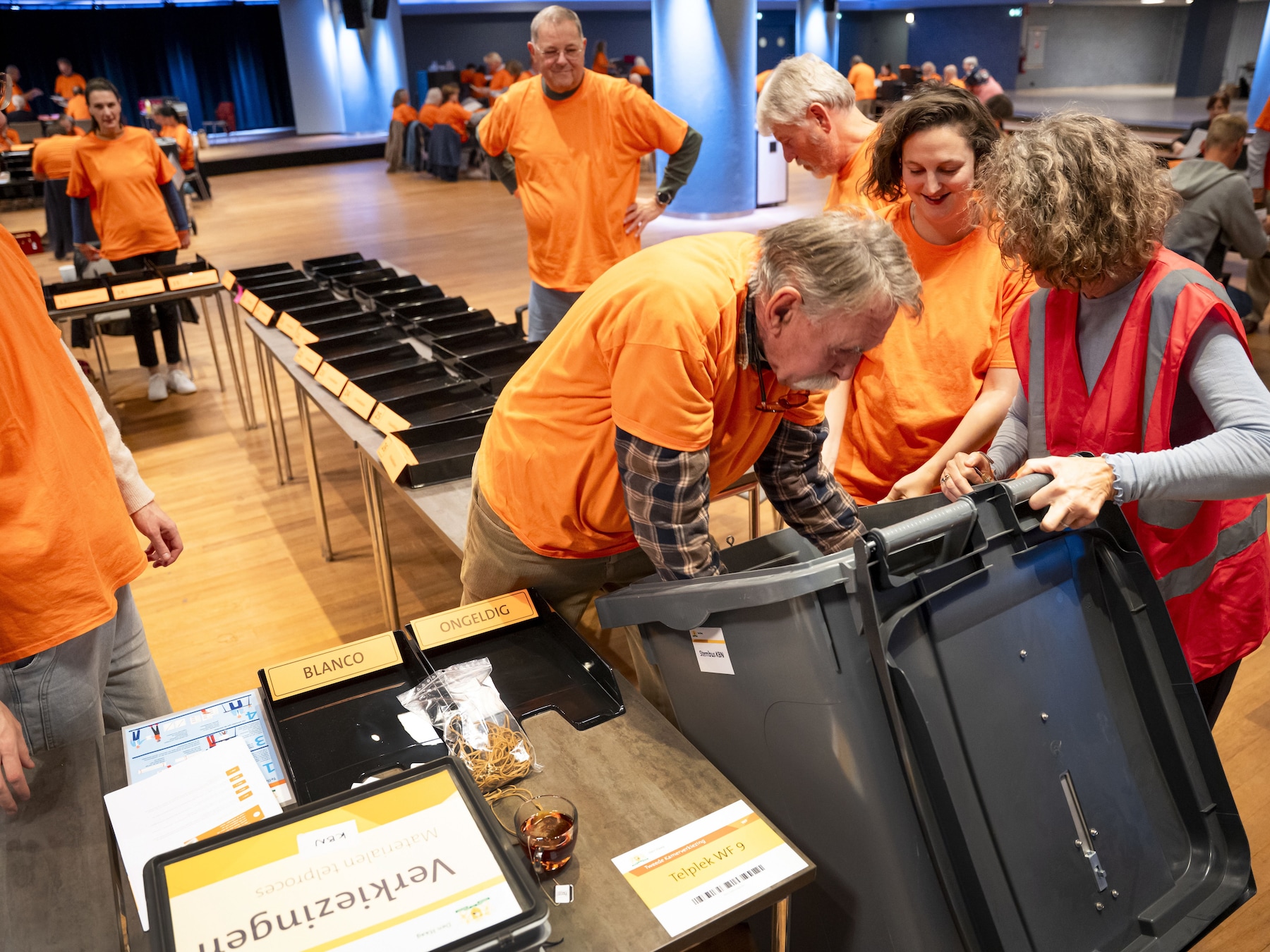 Stemmen uit het buitenland zijn binnen: D66 blijft grootste partij, maar krijgt geen extra zetel