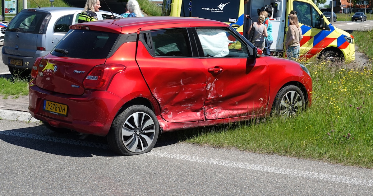 Auto’s botsen op elkaar op Hoefje in Nieuwe Niedorp