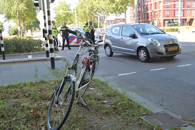 Fietser gewond bij aanrijding op kruising in Breda