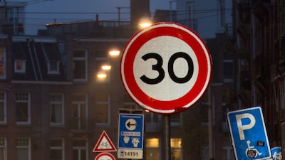 Utrecht ilk kez saatte 30 kilometre hıza sahip sokaklara hız kameraları yerleştiriyor