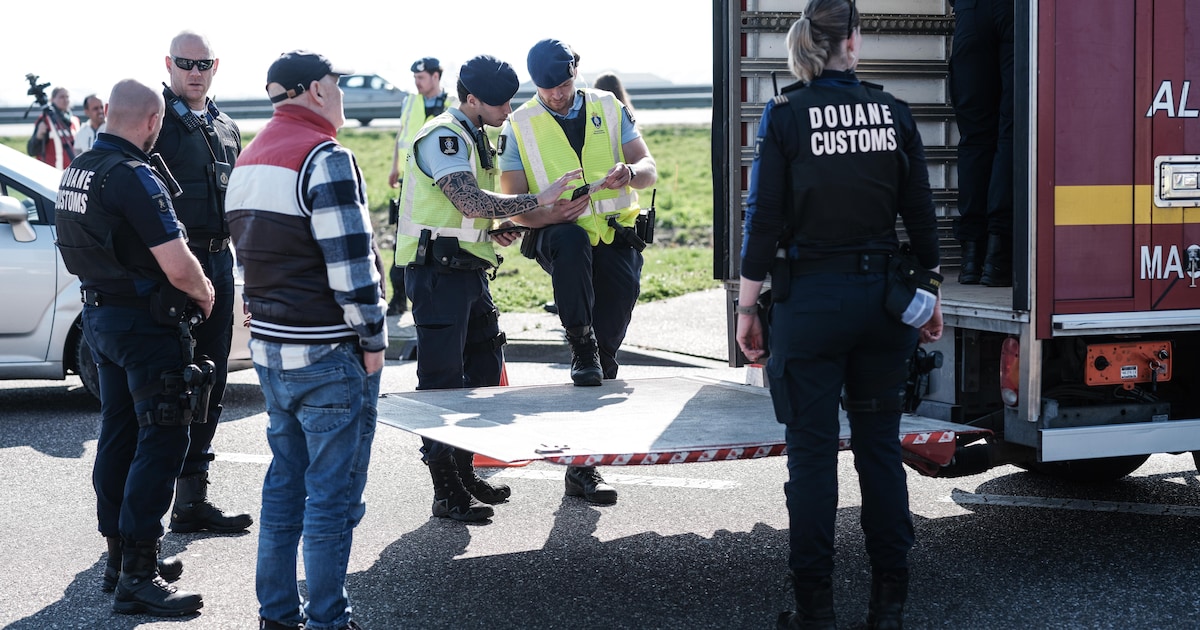 Grote Nederlandse grenscontrole levert opvallende vondsten op: vals geld en ‘berg’ ongekoeld vlees