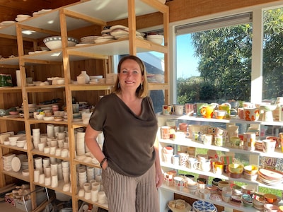 Clay & Chardonnay: bij Mary’s atelier in Doetinchem combineer je een keramiekworkshop met tapas en w