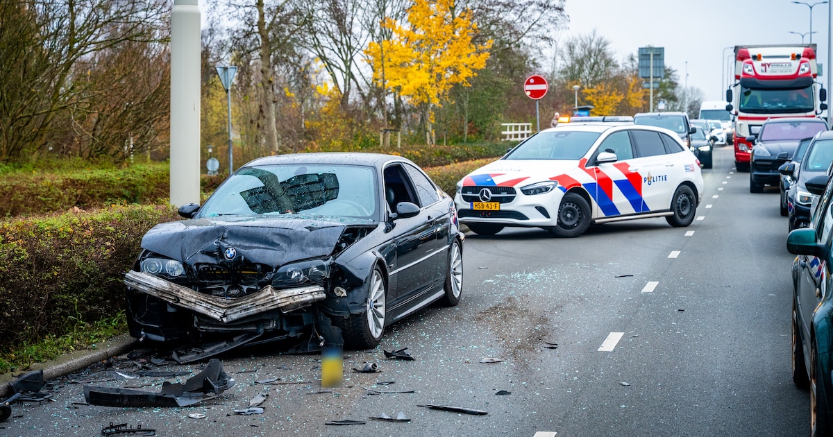 Gewonde en veel schade bij botsing op de Eisenhowerlaan, bestuurder aangehouden