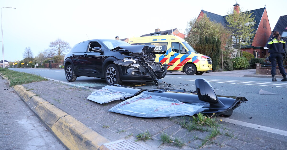 Emmastraat in Monster dicht na ongeluk met twee auto's