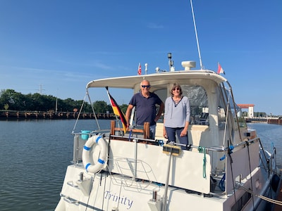 Laatste boten passeren de sluis in Eefde voordat die dicht gaat: ‘Is wat het is’