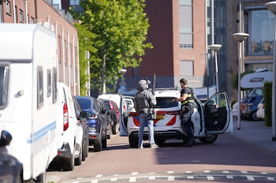 Arrestatieteam haalt persoon met onbegrepen gedrag uit woning in Kampen