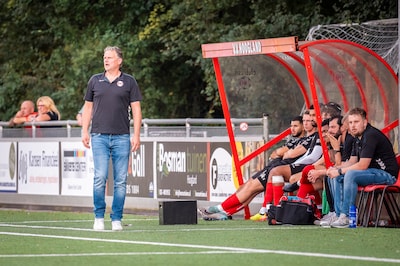 Hoogland daags voor duel zonder trainer: ‘Zaten al langer niet op één lijn’