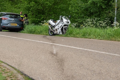 Motorrijder onderuit op Berghoofdseweg in Pannerden