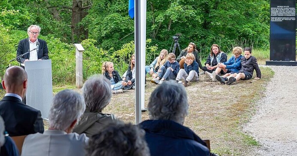 Herdenking Kamp Schoorl bij monument: slachtoffers Tweede Wereldoorlog herdacht