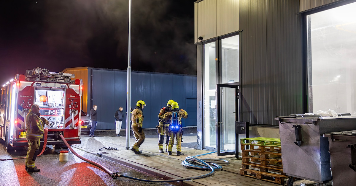Bedrijfspand op Crommelinbaan in Cruquius vol rook door brand | 112 ...