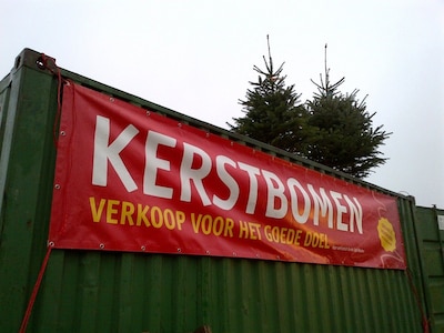 Tafelronde 185 draagt kerstbomenactie over aan Scouting Woerden