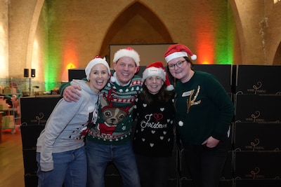 Deze helden bezorgen mensen die het niet breed hebben óók een luxe kerst: ‘Geluk is mooier als je he