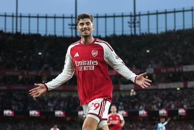 Landskampioen Arsenal begint seizoen met ruime zege op gepromoveerd Coventry City