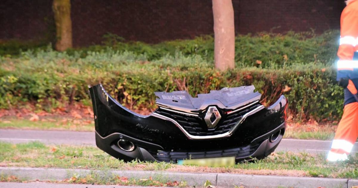 Voorbumper breekt af na botsing in Terneuzen