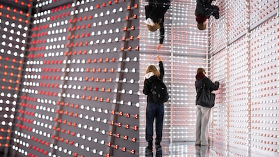 Gratis fietslampjes om veilig thuis te komen na het stappen