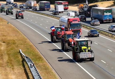 Trekkers op snelwegen moeten strafrechtelijk worden vervolgd, stelt het OM