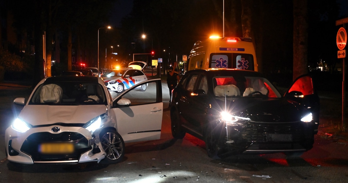 Eén gewonde bij botsing tussen twee auto’s in IJsselstein, weg afgesloten
