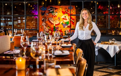 Bij vijf flessen champagne krijg je flinke korting bij The Harbour Club in Vinkeveen