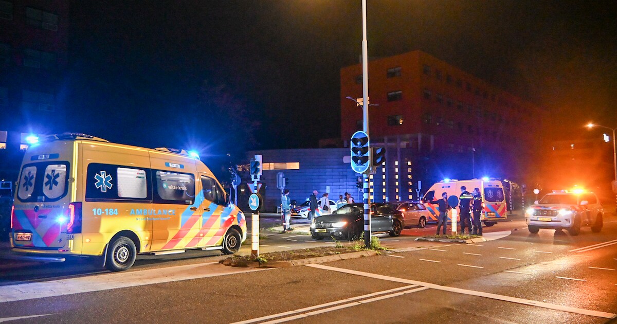 Gewonde bij botsing tussen twee auto's in Alkmaar