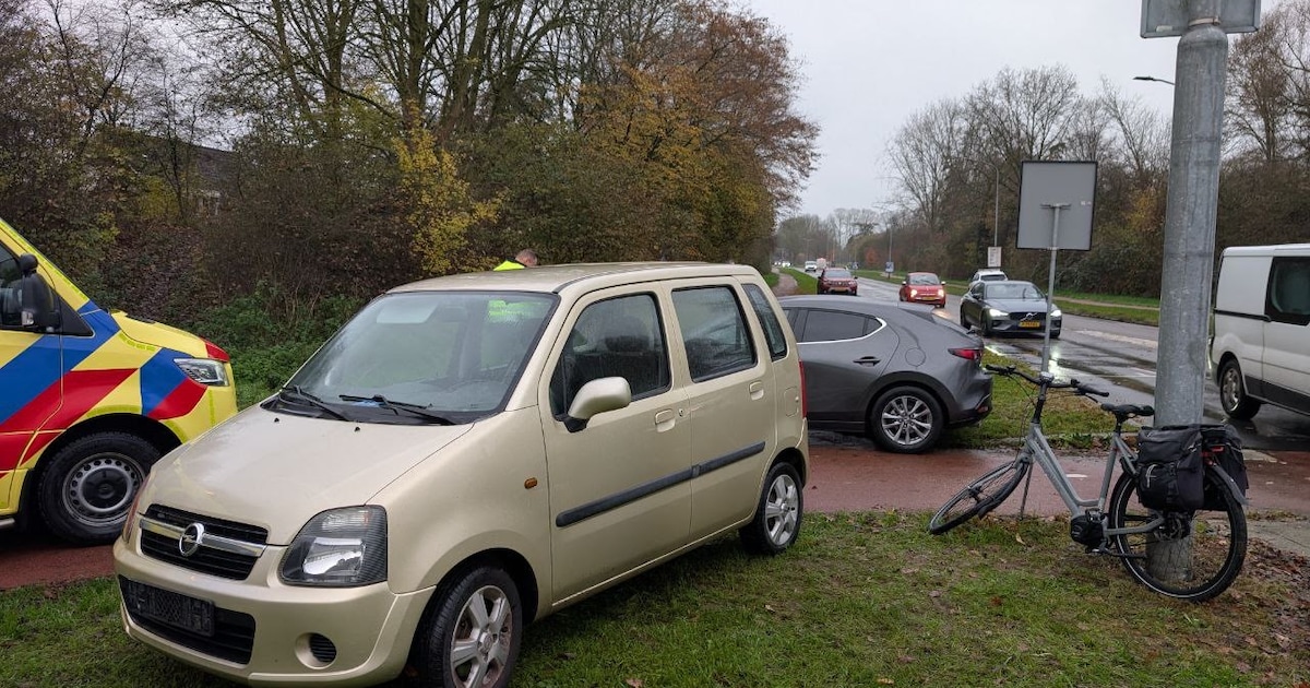 Botsing tussen automobilist en fietser in Doetinchem, voorband van fiets volledig krom