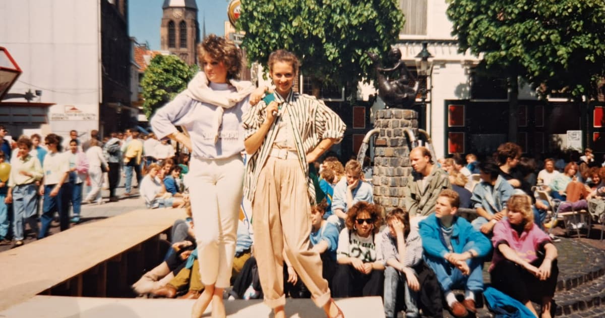 Toen in Almelo: deze kledingwinkel hield modeshows op straat