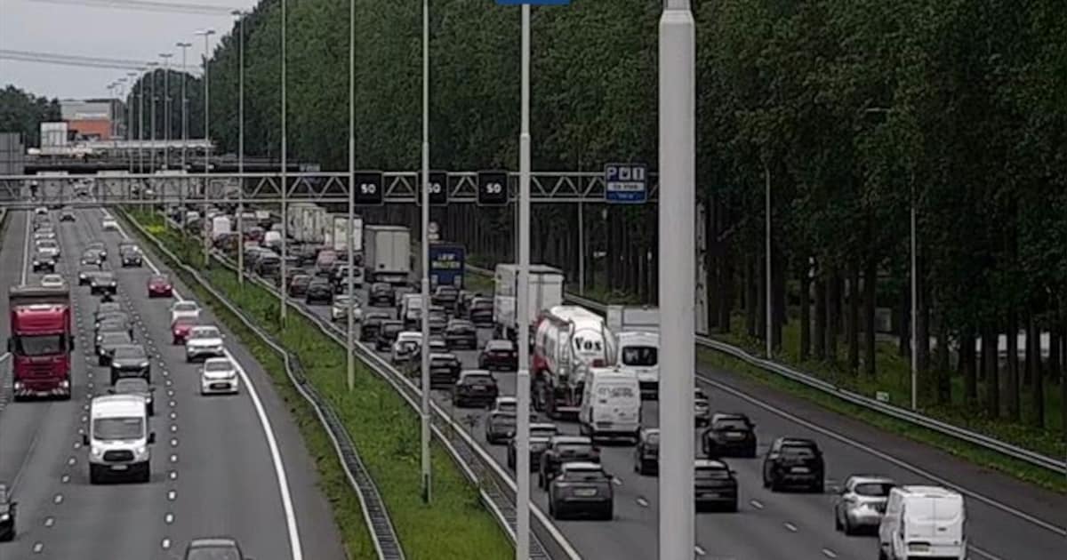 Motor en auto botsen op A20 bij Nieuwerkerk aan den IJssel