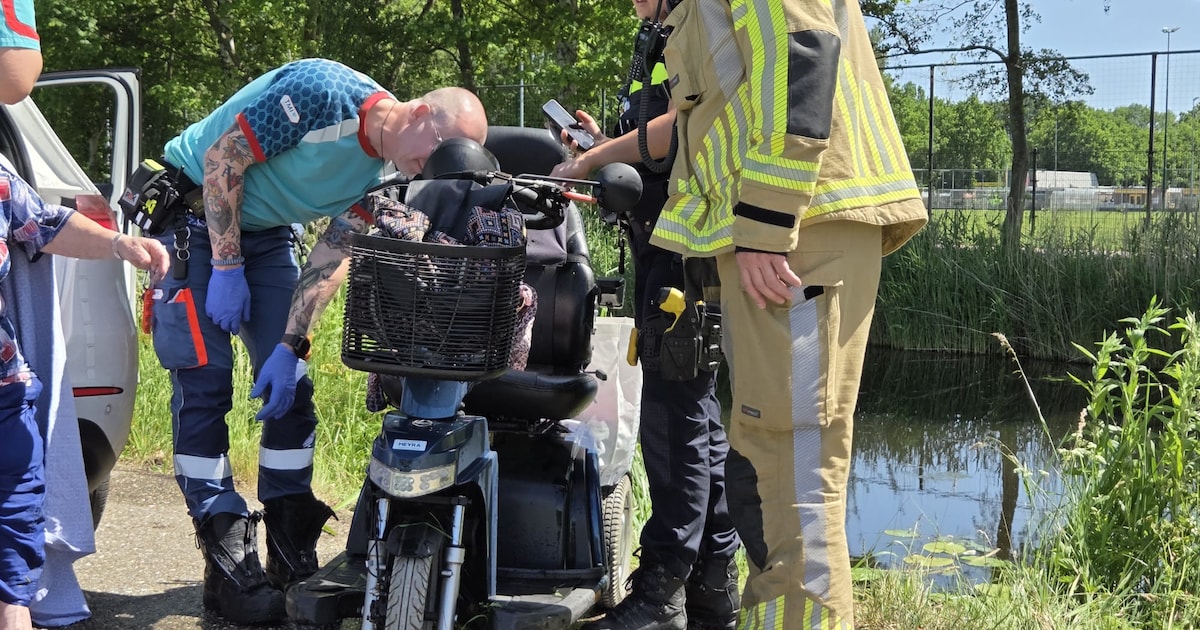 Vrouw belandt met scootmobiel in sloot in 's-Graveland