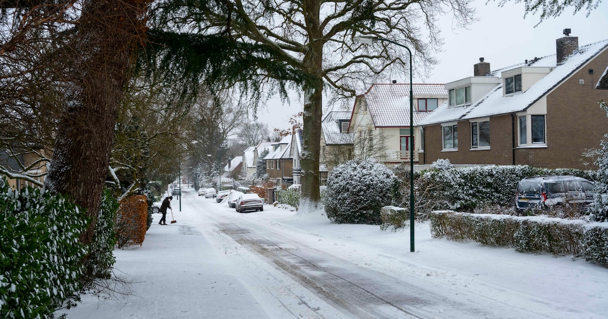 Bewolkt en enige tijd sneeuwval in Rijssen-Holten in de avond